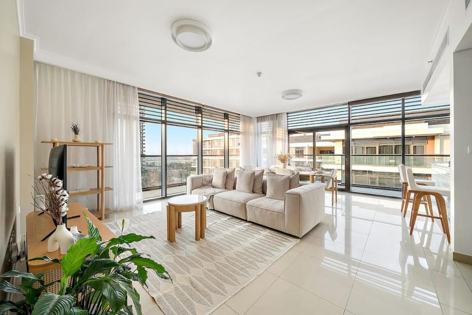 FIRST CLASS 2BR Timeless Vibes & Pool View Apartment in Dubai