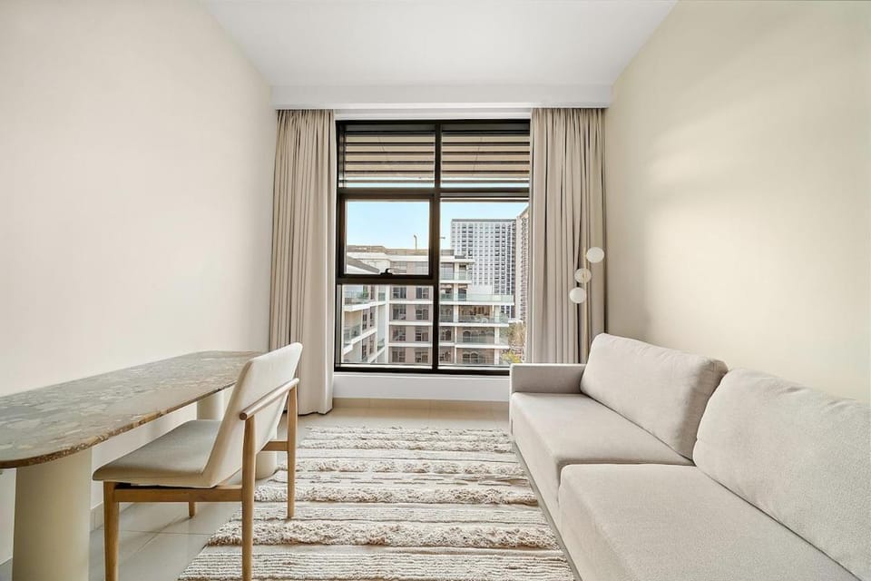 FIRST CLASS 2BR Timeless Vibes & Pool View Apartment in Dubai