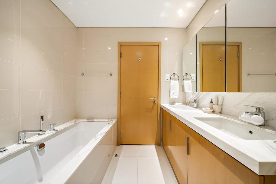 FIRST CLASS 2BR Timeless Vibes & Pool View Apartment in Dubai
