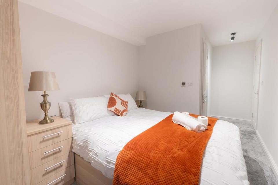 Bed, Photo of the whole room, Bedroom, wardrobe