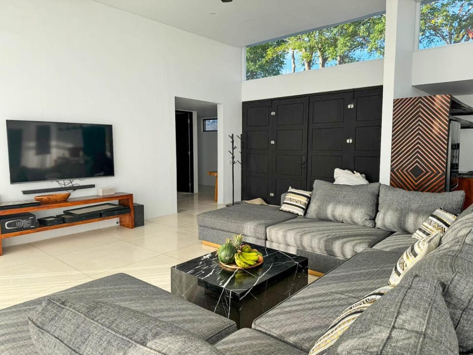 Communal lounge/ TV room, TV and multimedia
