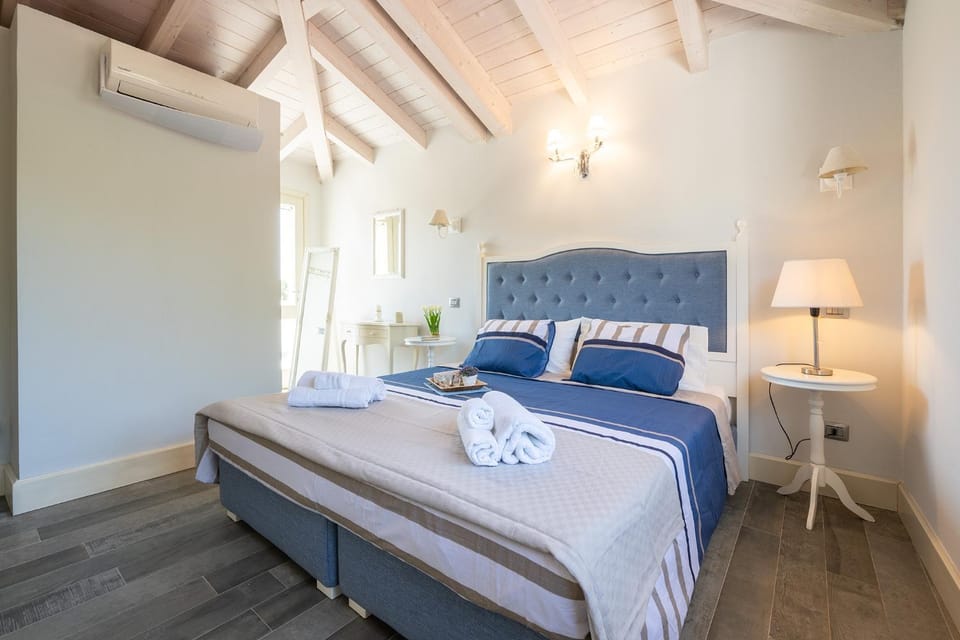 Bed, Photo of the whole room, Bedroom, towels, air conditioner