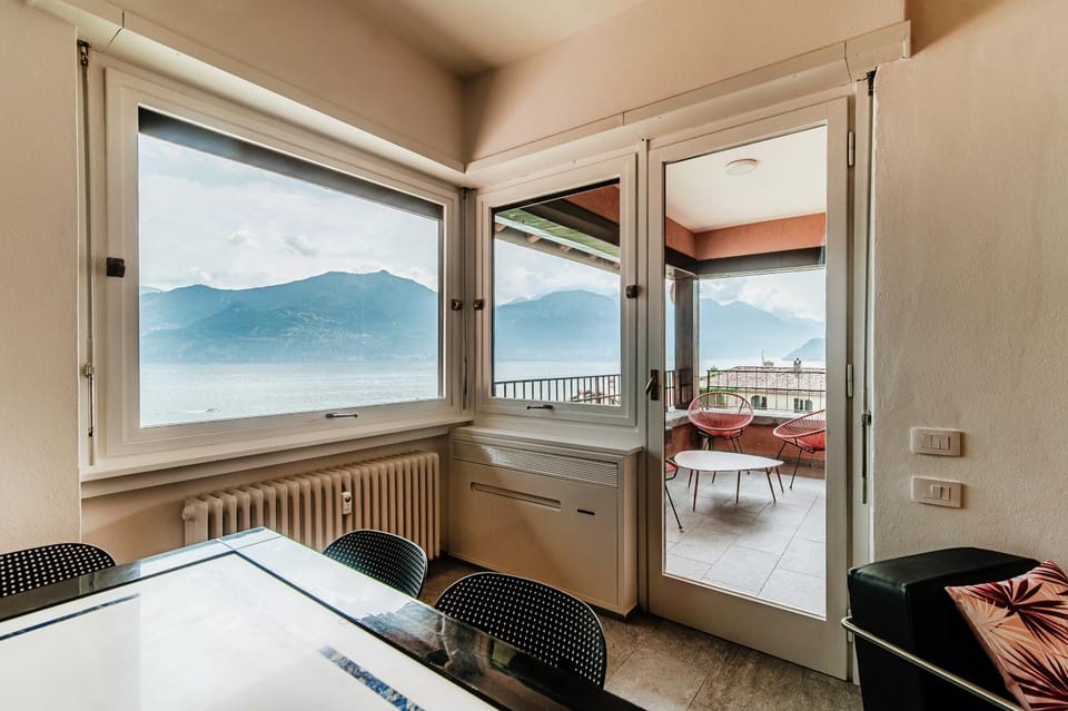 Living room, Mountain view