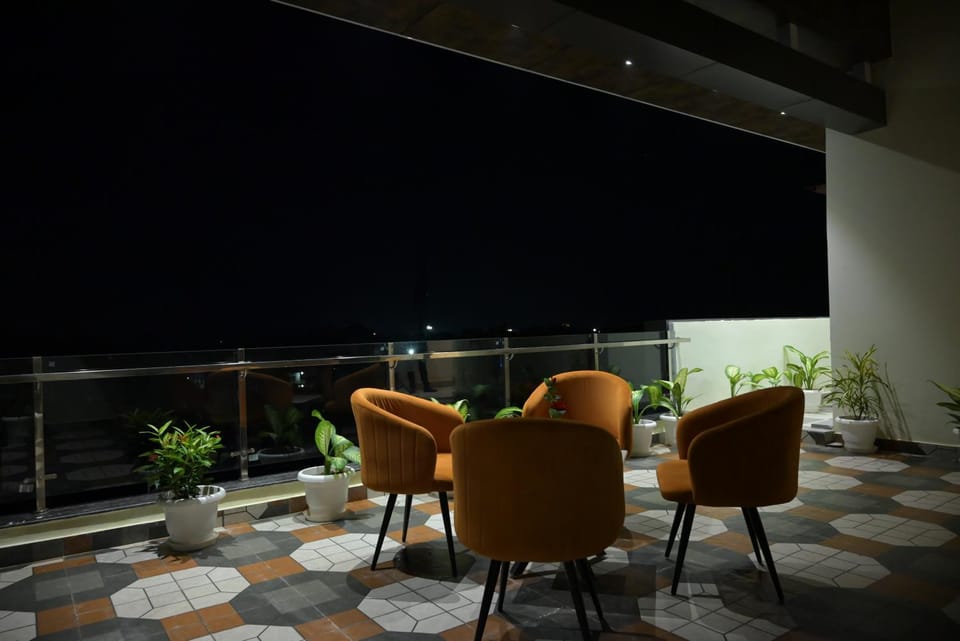 Night, View (from property/room), Balcony/Terrace, Seating area