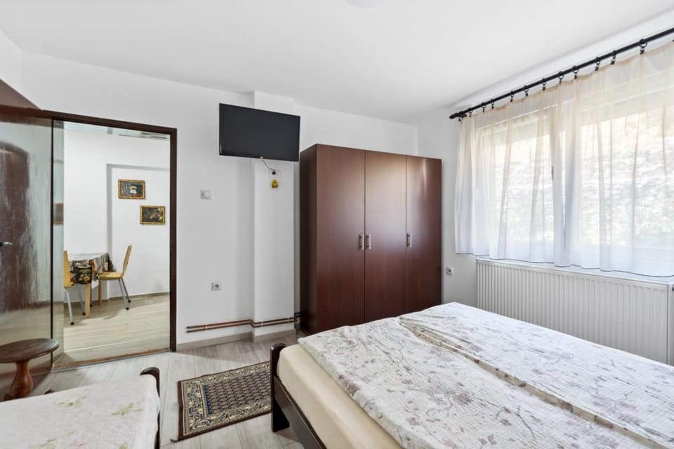 Bed, TV and multimedia, Photo of the whole room, Bedroom, wardrobe