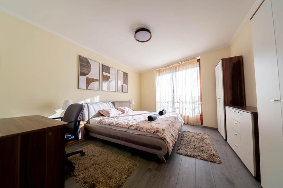 Bed, TV and multimedia, Photo of the whole room, Seating area, Bedroom, towels
