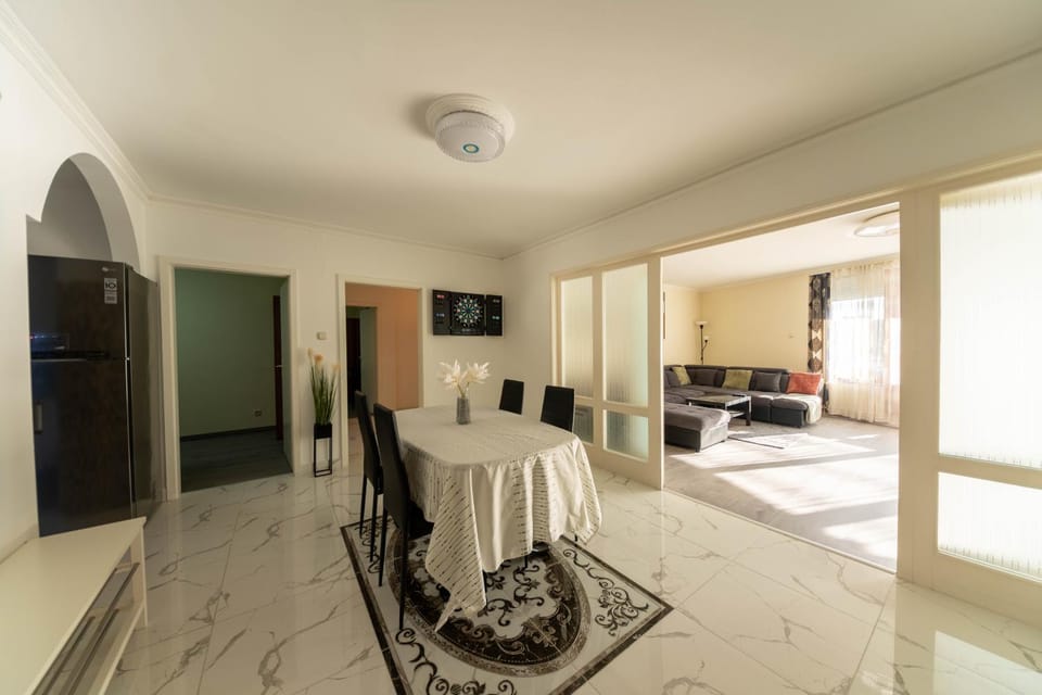 Seating area, Dining area, Evening entertainment