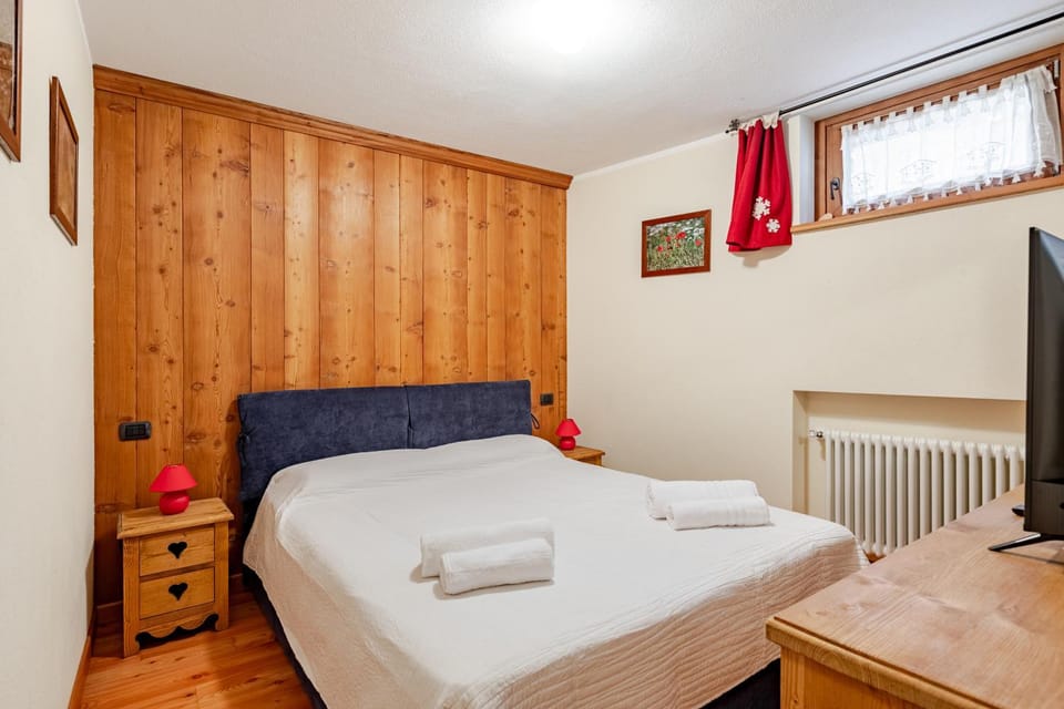 Bed, TV and multimedia, Photo of the whole room, Bedroom, internet, towels