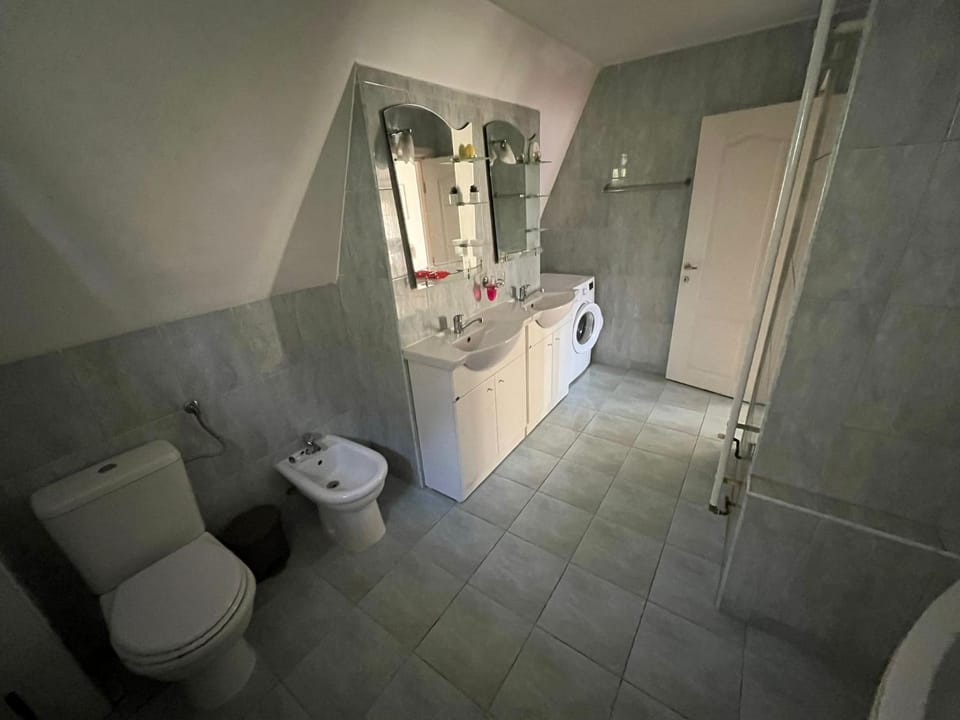 Toilet, Bathroom, bidet, towels