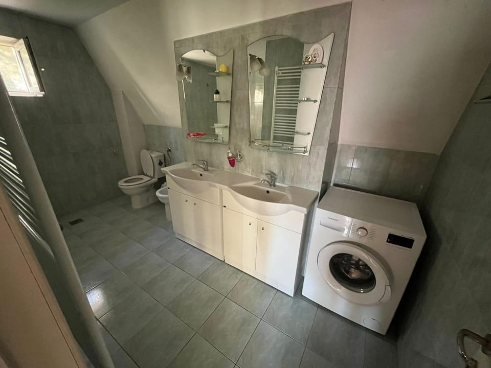 Toilet, Bathroom, towels