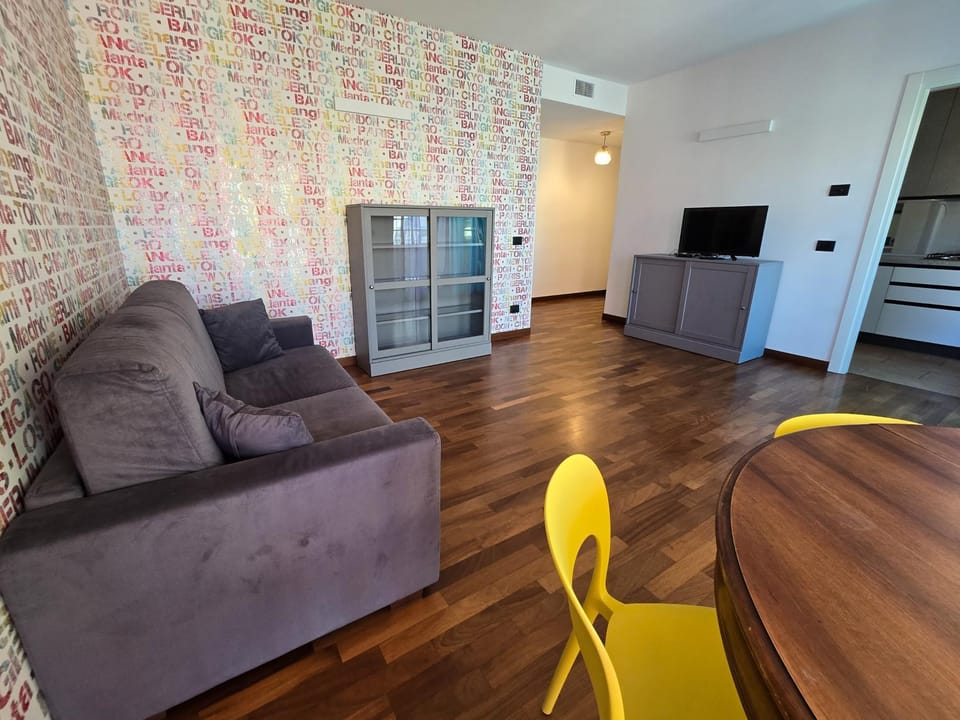 TV and multimedia, Living room, Dining area