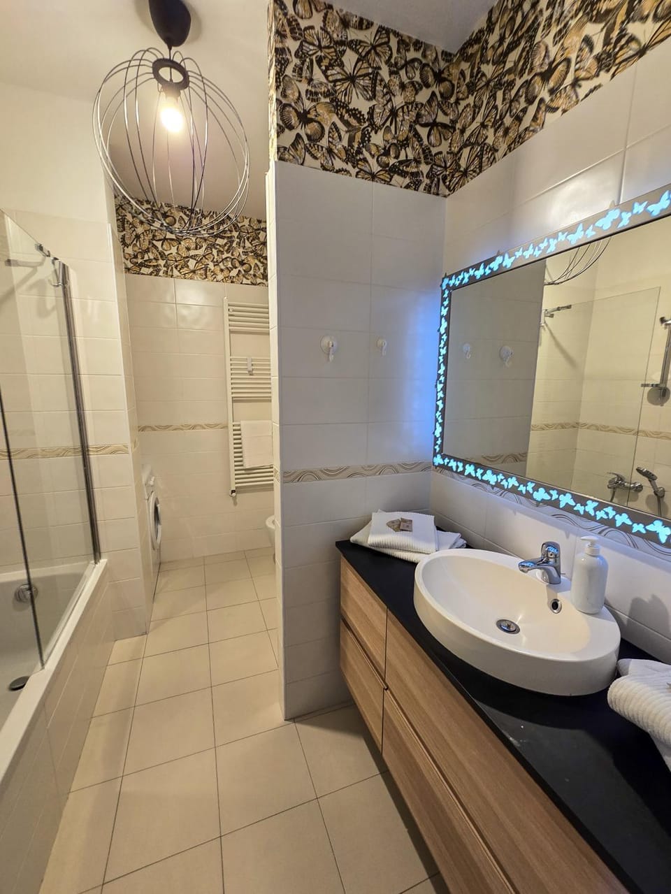 Shower, Bathroom, towels