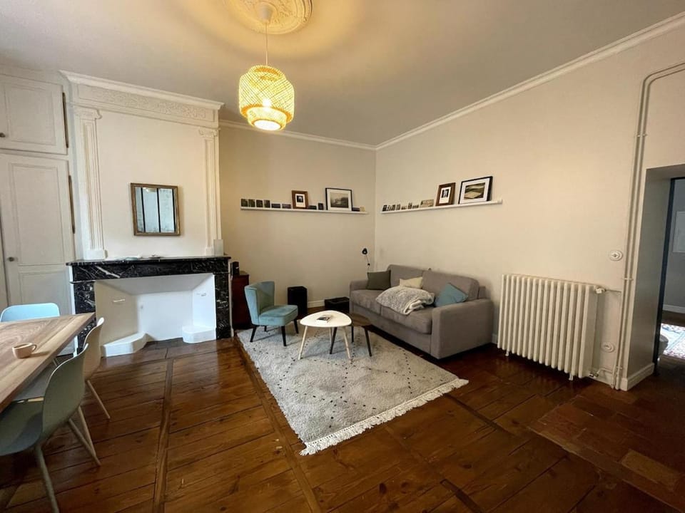 Beautiful accommodation - Hypercentre Marketplace Apartment in Cahors
