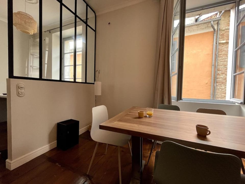 Beautiful accommodation - Hypercentre Marketplace Apartment in Cahors