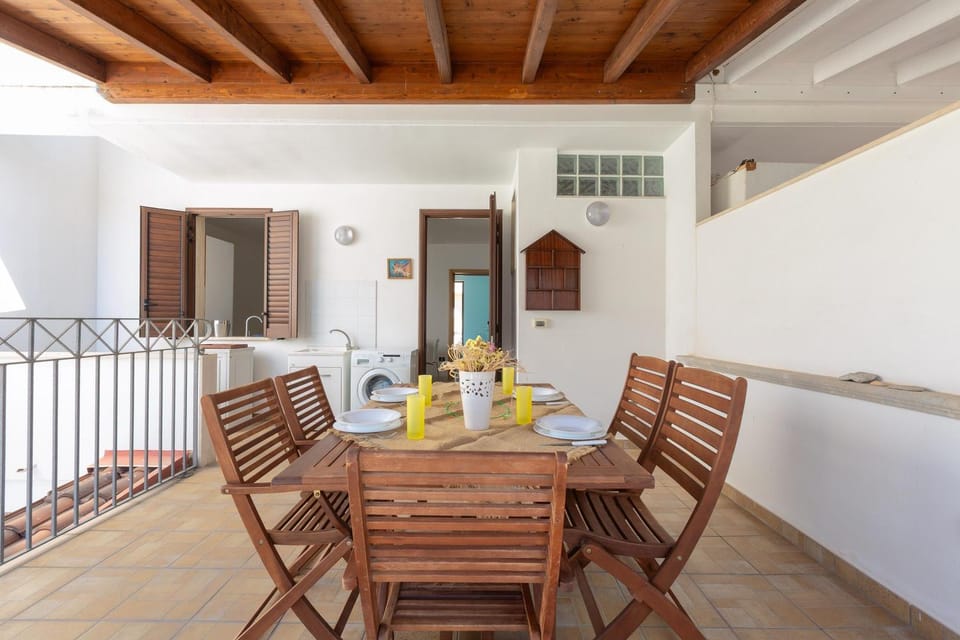 Patio, Dining area