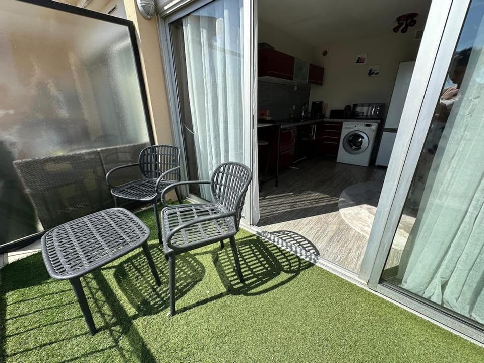 Studio avec terrasse, piscine, accès direct plage Apartment in Cannes