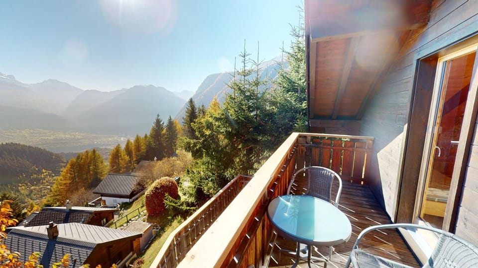 View (from property/room), Balcony/Terrace, Mountain view