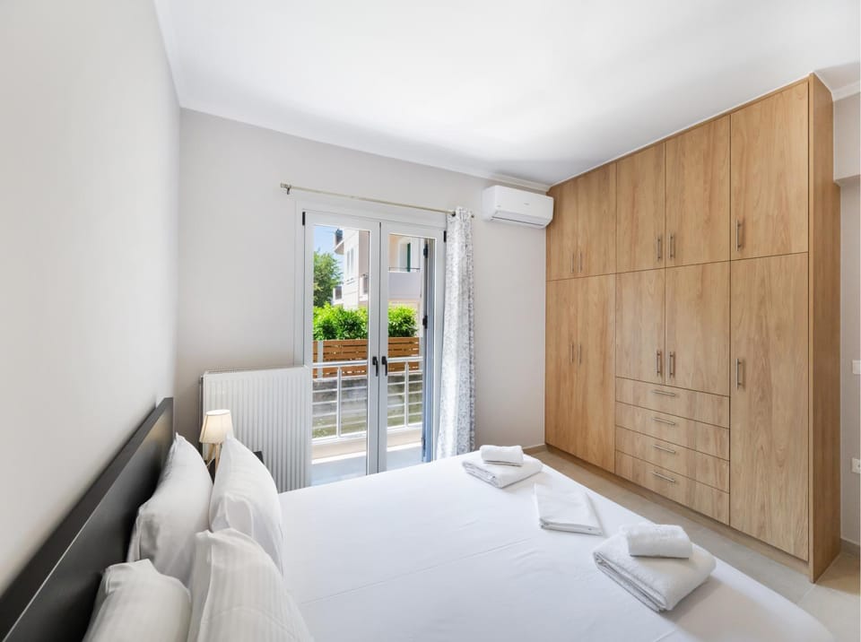 Bed, Photo of the whole room, Bedroom, wardrobe