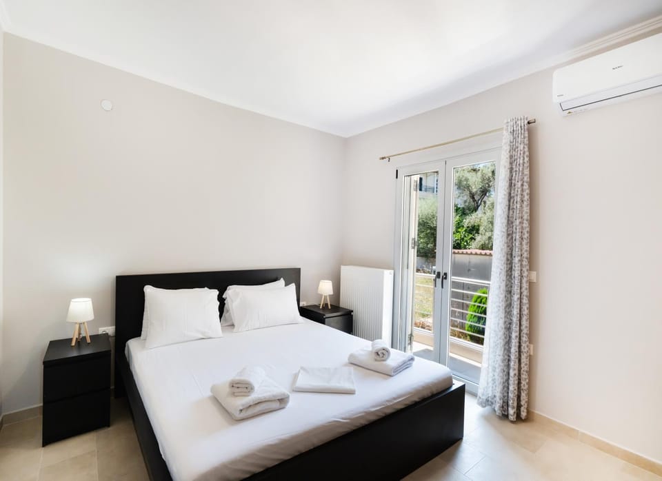 Bed, Balcony/Terrace, Photo of the whole room, Bedroom, air conditioner