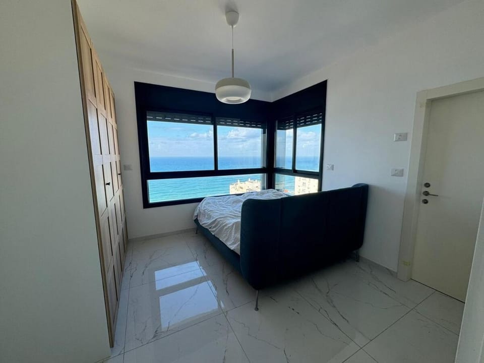Beautiful Sea View Close to Kikar Apartment in Netanya