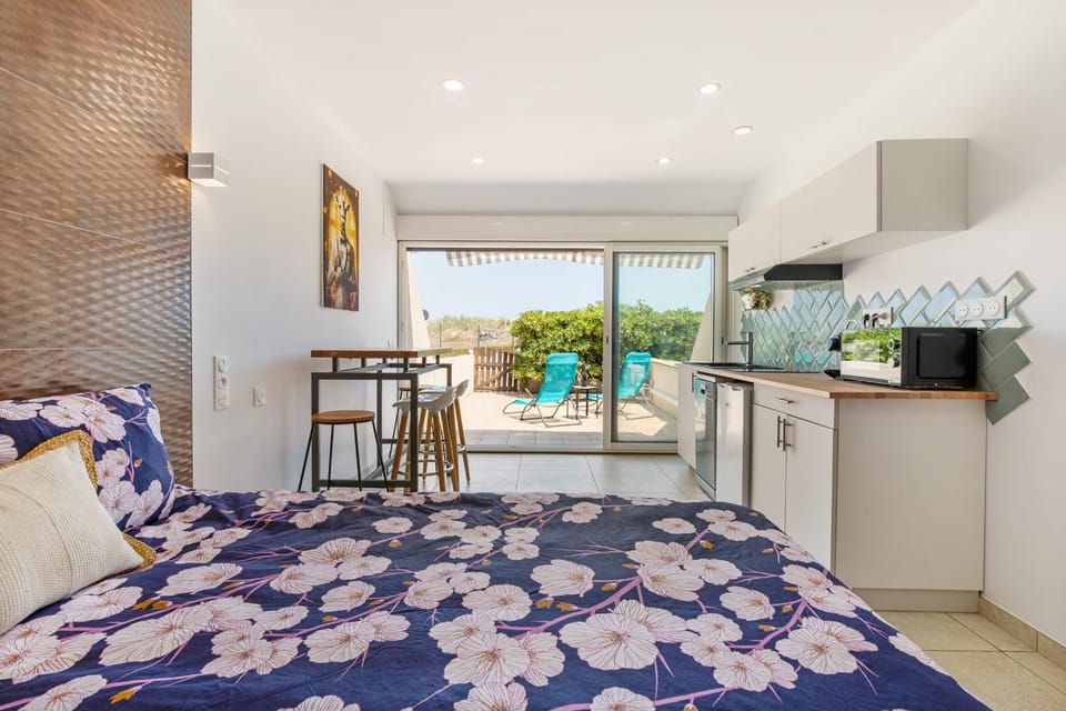 Corossol Héliopolis Modern apartment with terrace House in Agde