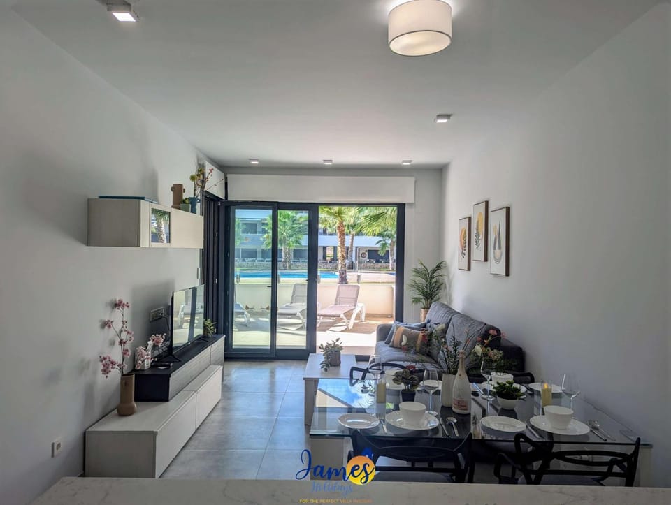 Alfredsi Luxury Poolside Retreat Apt Duly11 Apartment in Vega Baja del Segura