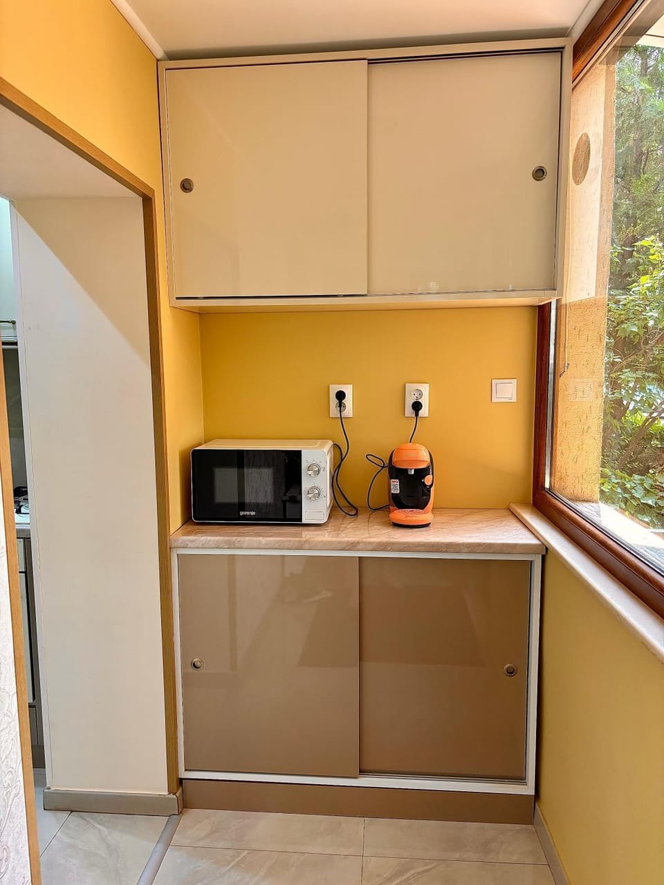 Coffee/tea facilities, Kitchen or kitchenette, oven