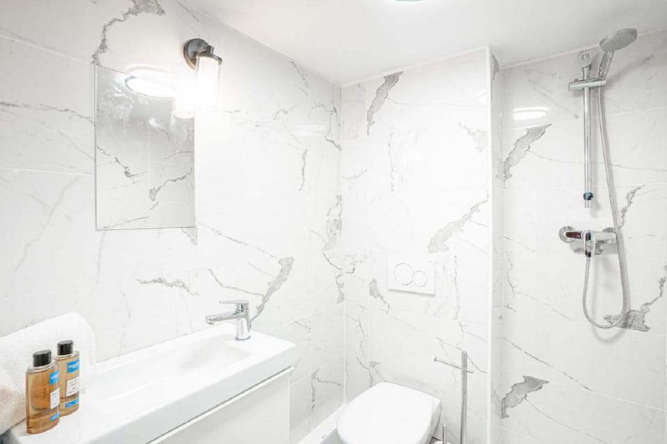 Studio 05 - Paris Faubourg Bail Mobilité Apartment in Paris