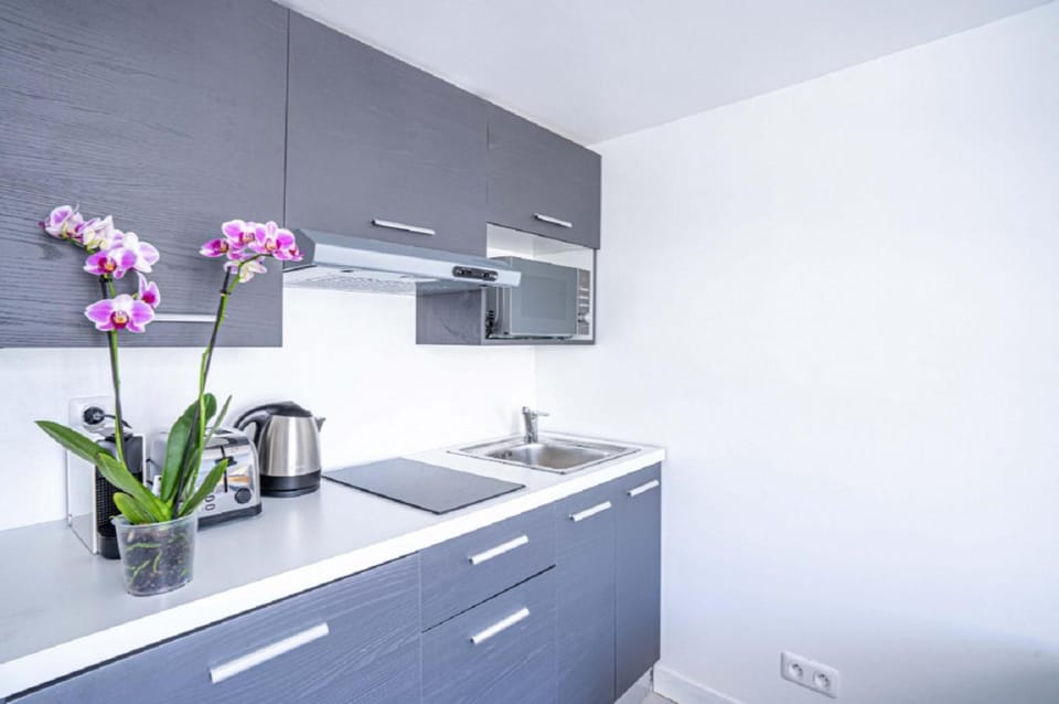Studio 05 - Paris Faubourg Bail Mobilité Apartment in Paris