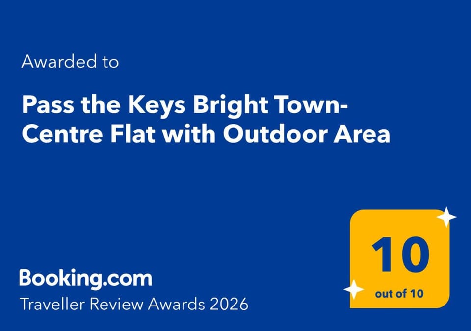 Pass the Keys Bright Town-Centre Flat with Outdoor Area Apartment in England