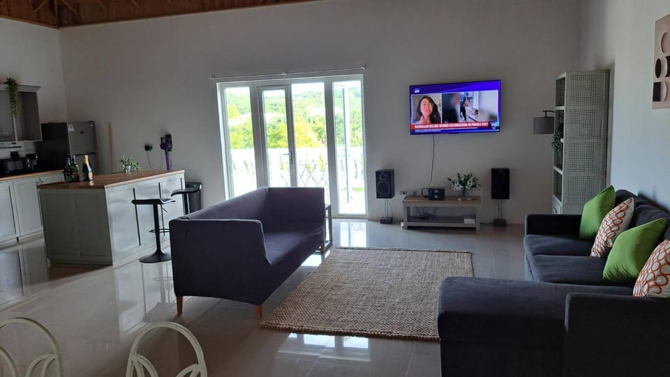 Communal lounge/ TV room, TV and multimedia, Living room