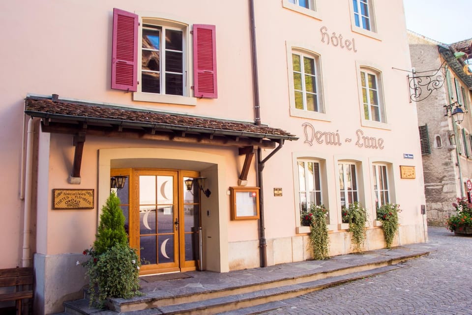 Hôtel-Restaurant de la Demi-Lune Hotel in Switzerland