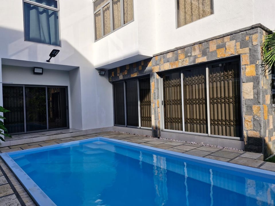 Property building, Day, Pool view, Swimming pool