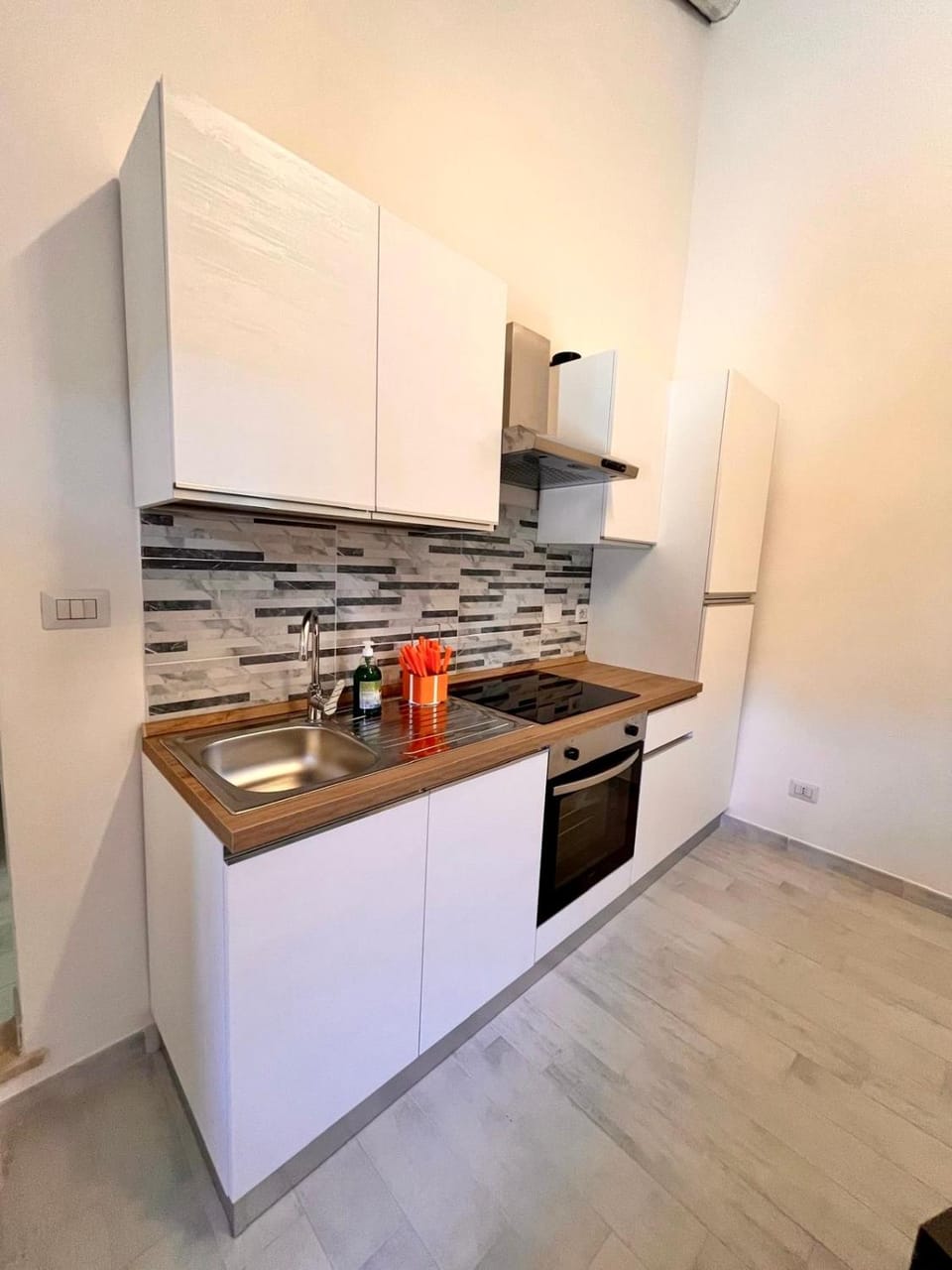 Kitchen or kitchenette, oven, stove