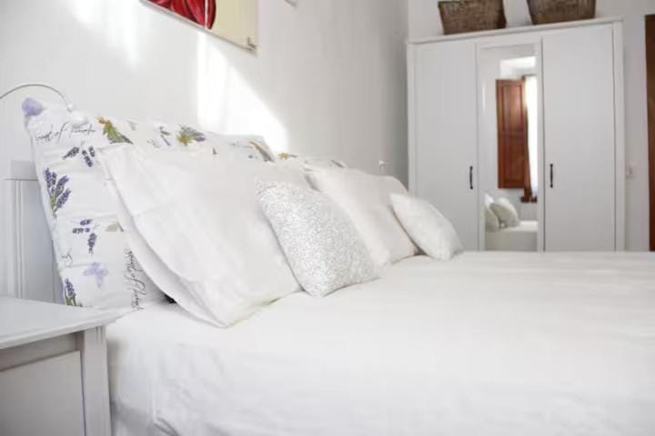 Bed, Photo of the whole room, Bedroom, wardrobe