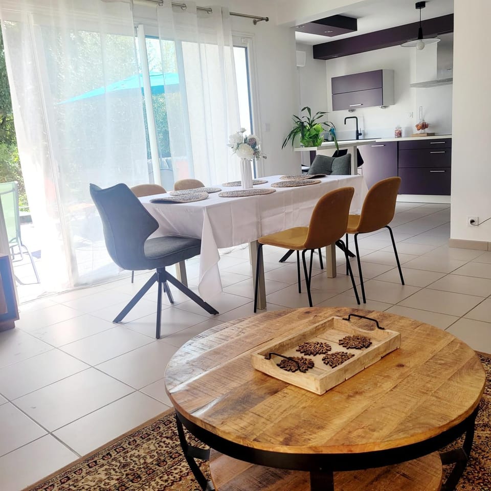 Living room, Dining area