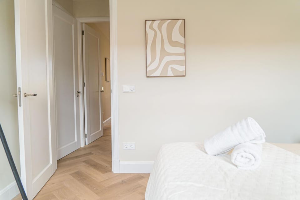 Charming Jordaan Apartment, Canal Views Apartment in Amsterdam
