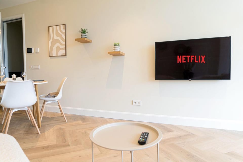 Charming Jordaan Apartment, Canal Views Apartment in Amsterdam