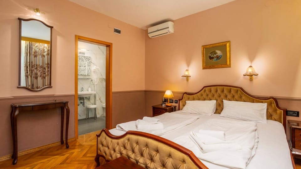 Bed, Bedroom