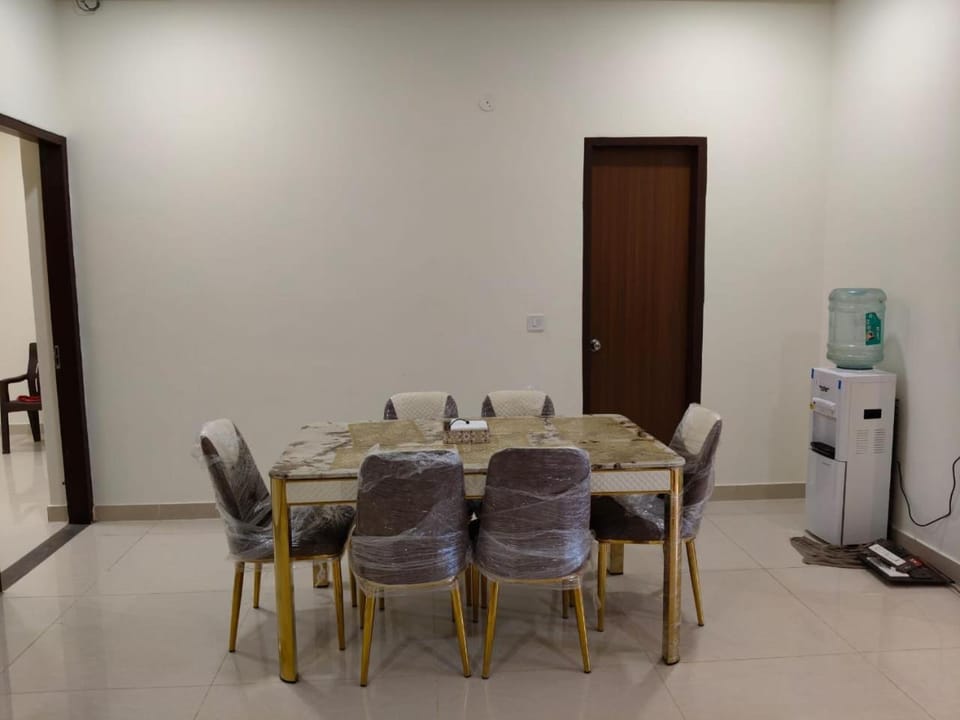 Seating area, Dining area