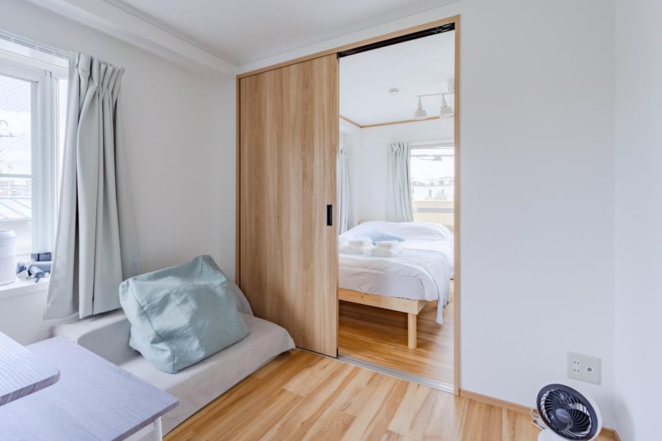 Photo of the whole room, Bedroom, towels