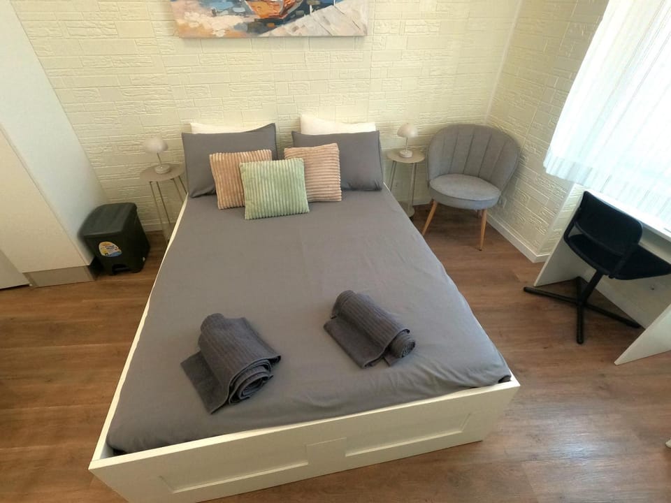 Bed, Bedroom