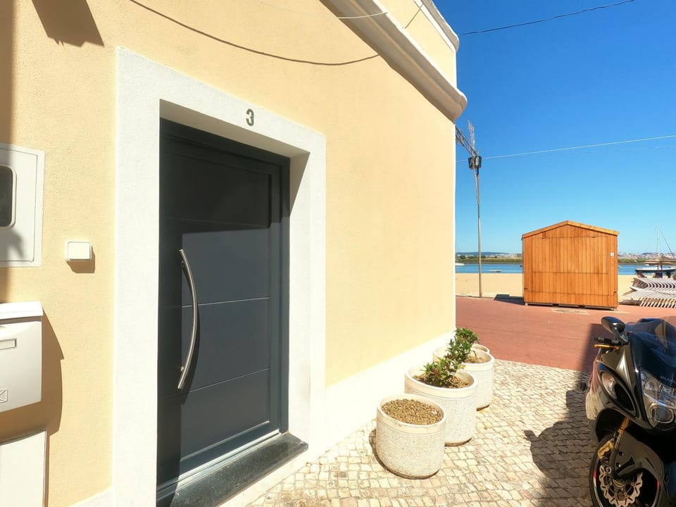 Property building, Facade/entrance, Off site