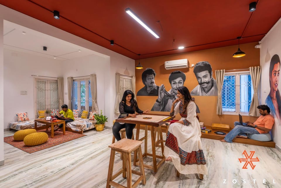 Living room, Seating area, group of guests, air conditioner
