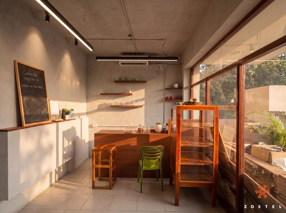 Restaurant/places to eat, Photo of the whole room, air conditioner