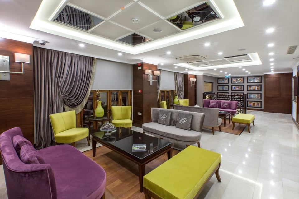 Communal lounge/ TV room, Library, On-site shops, Lobby or reception, Other, Decorative detail
