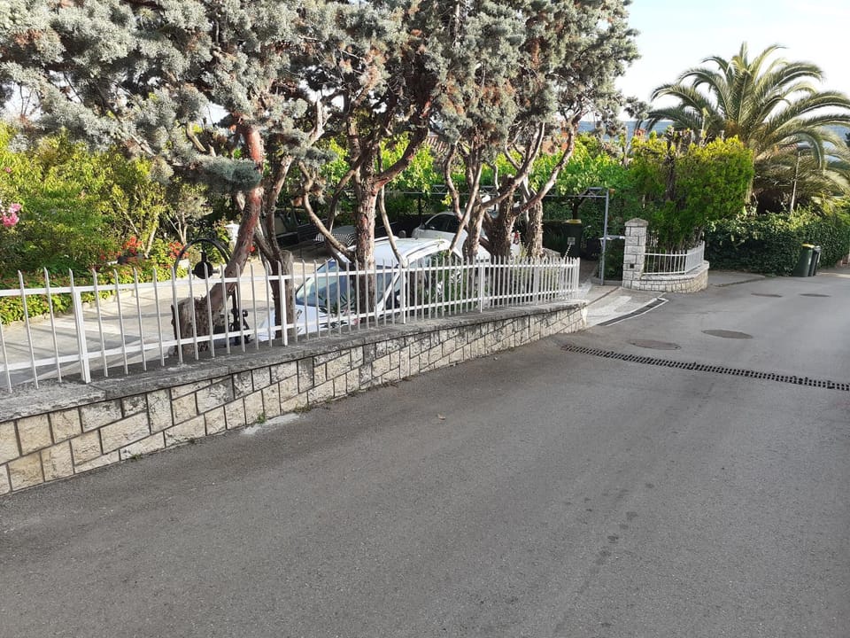 Day, Neighbourhood, Street view