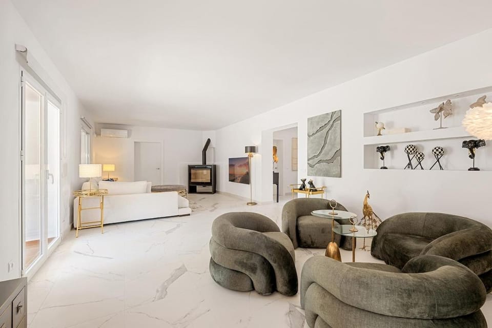 Lounge or bar