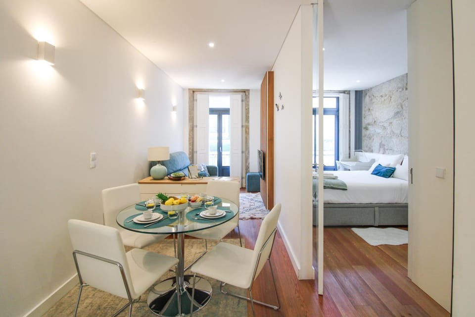 Almada Comfy Apartment in Porto