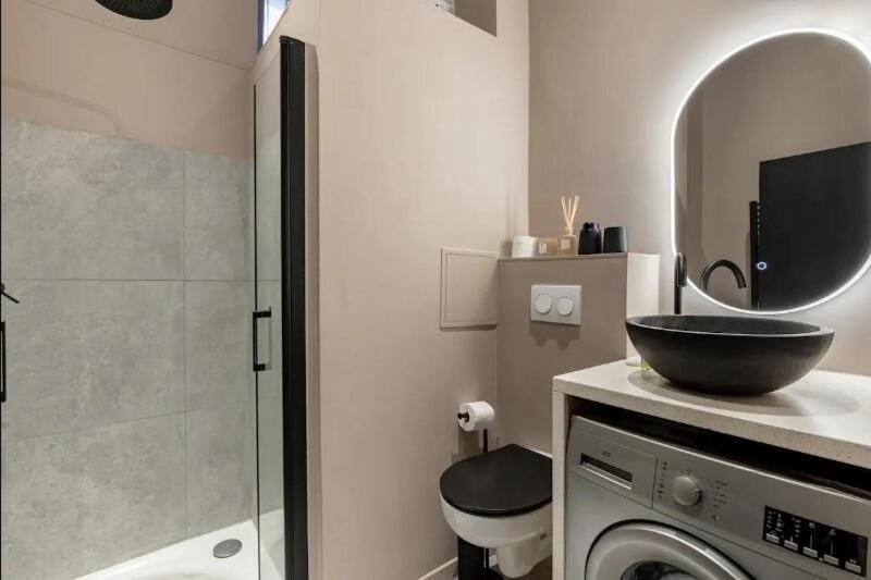 Shower, Kitchen or kitchenette